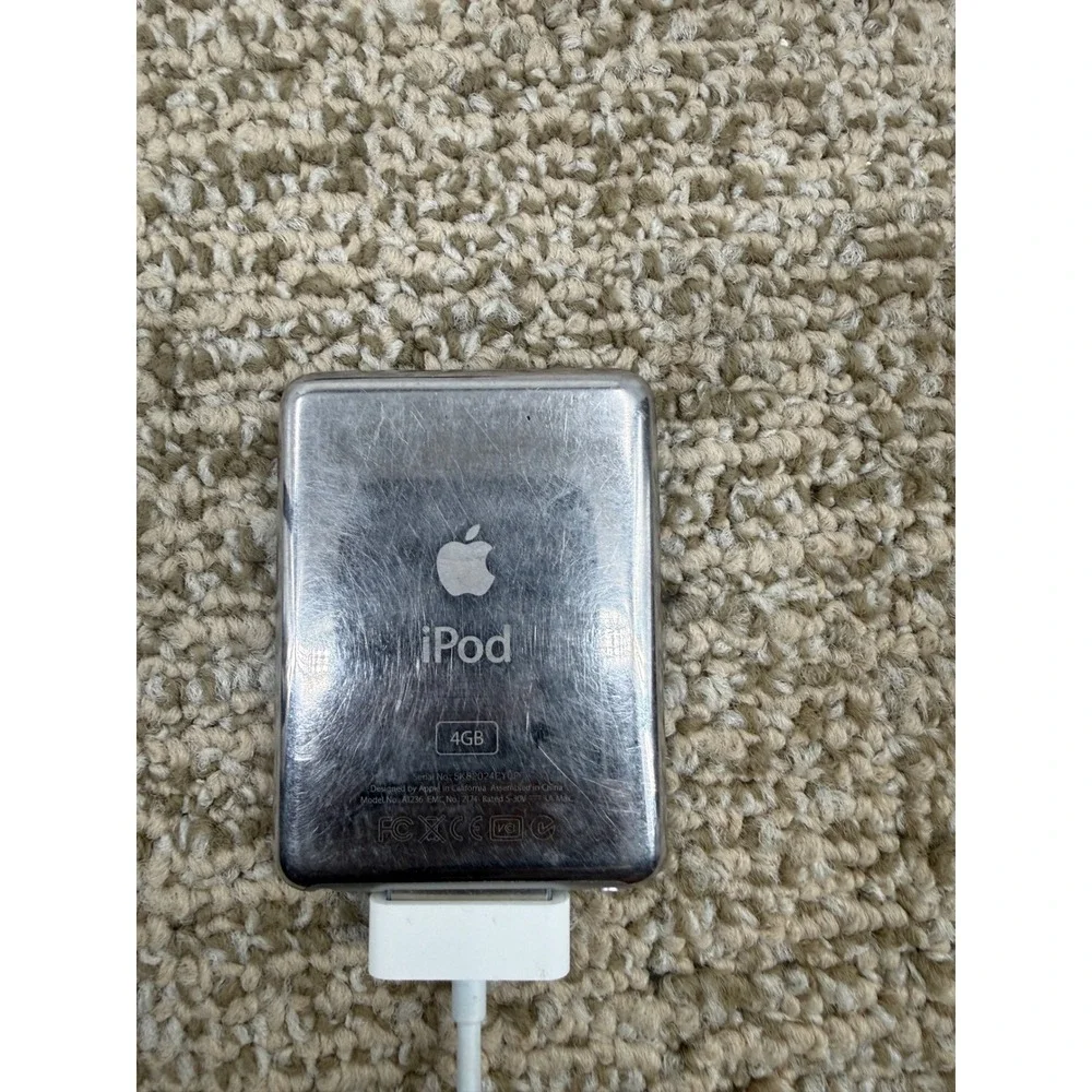 Apple iPod Nano 3rd Generation 4GB Silver A1236 Bad Battery